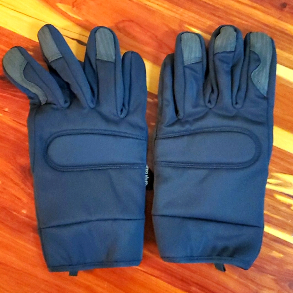 Insulated black gloves